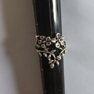 NEW SIZE 8 FASHION FORWARD LADIES SIZE 8 ACCENT RING